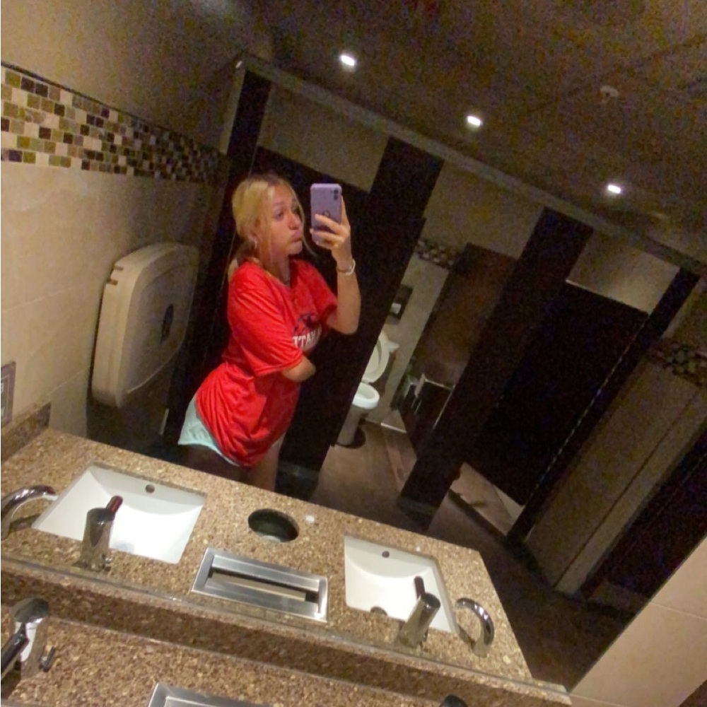 Meet your Posher, Alicia